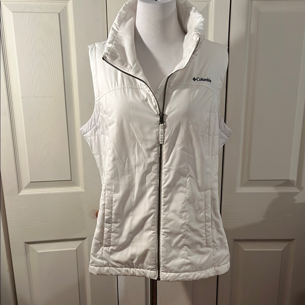 Columbia White Quilted Vest with High Collar